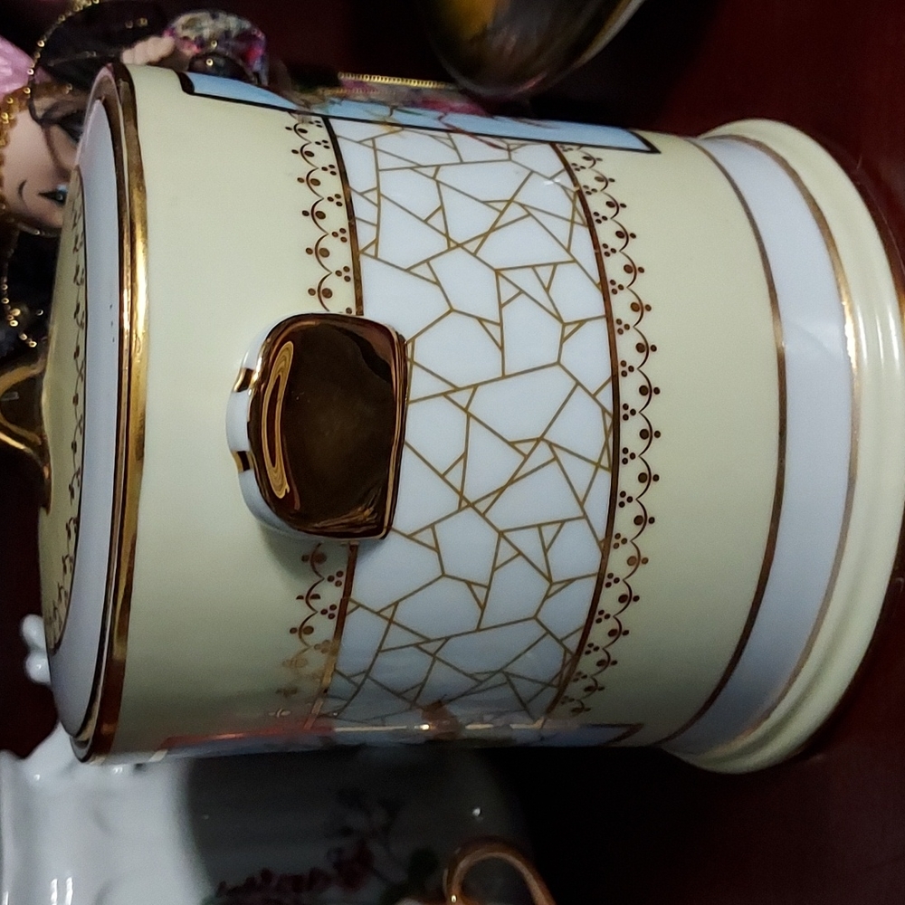 Cookie/Biscuit Jar Yellow/White/Gold w/picture of sparrows and blackberries - Picture 2 of 9